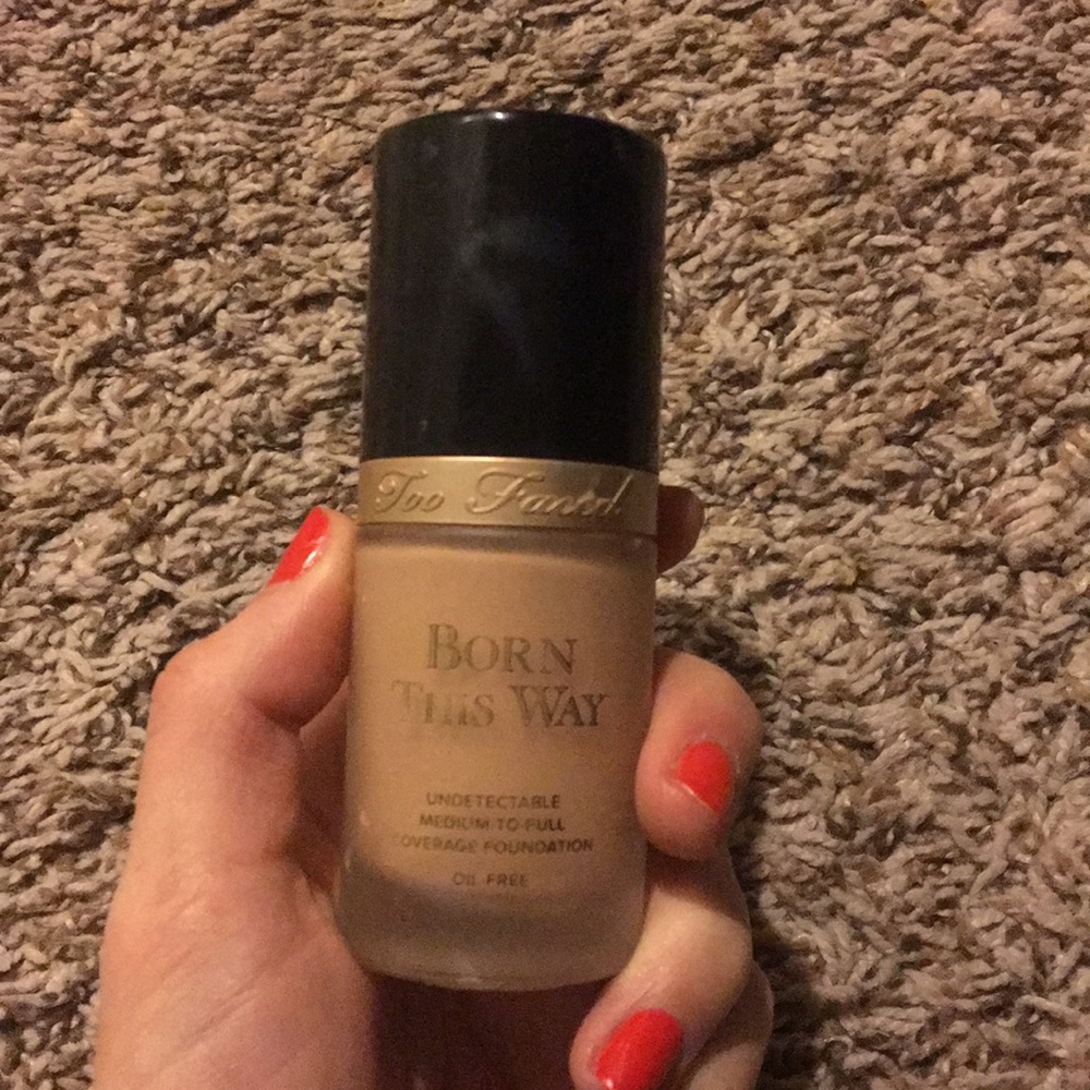 🚫 on hold 🚫 Too Faced Born This Way foundation